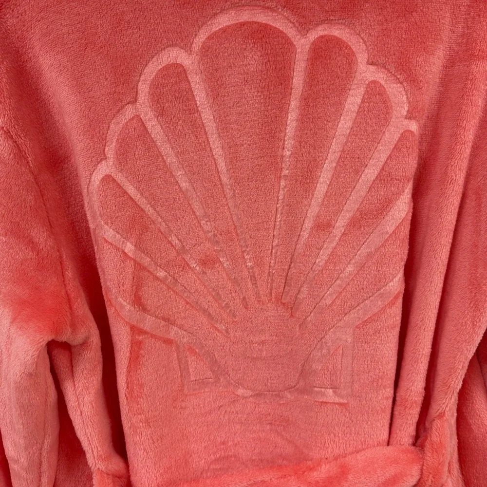 Salt Sisters Plush Shell Robe. - Picture 6 of 10